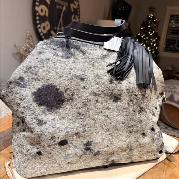 Eleven Thirty Shop Katie Weekender Travel Bag: Salt & Pepper - Picture 2 of 9